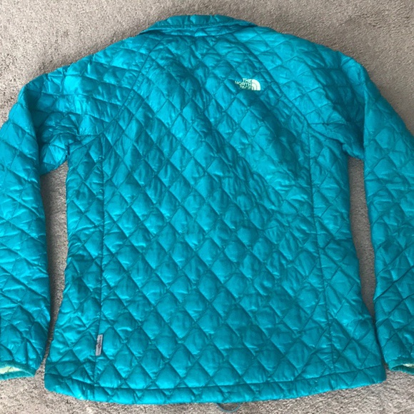 The North Face Women’s Thermoball Coat - Picture 3 of 7